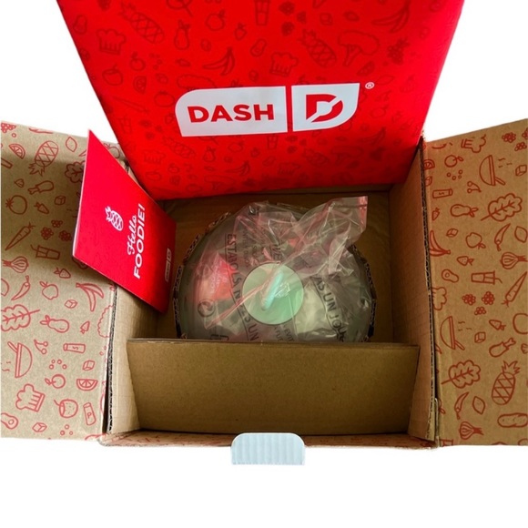 DASH Deluxe Rapid Egg Cooker for Hard Boiled,‎ Poached, Scrambled Eggs, Omelets - Picture 7 of 8